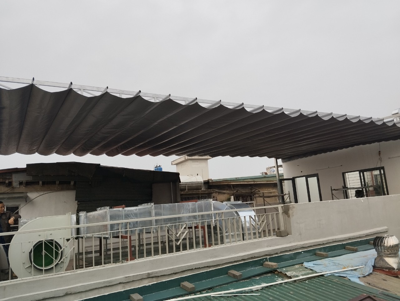 Báo giá mái bạt xếp lượn sóng giá rẻ phù hợp với mọi yêu cầu