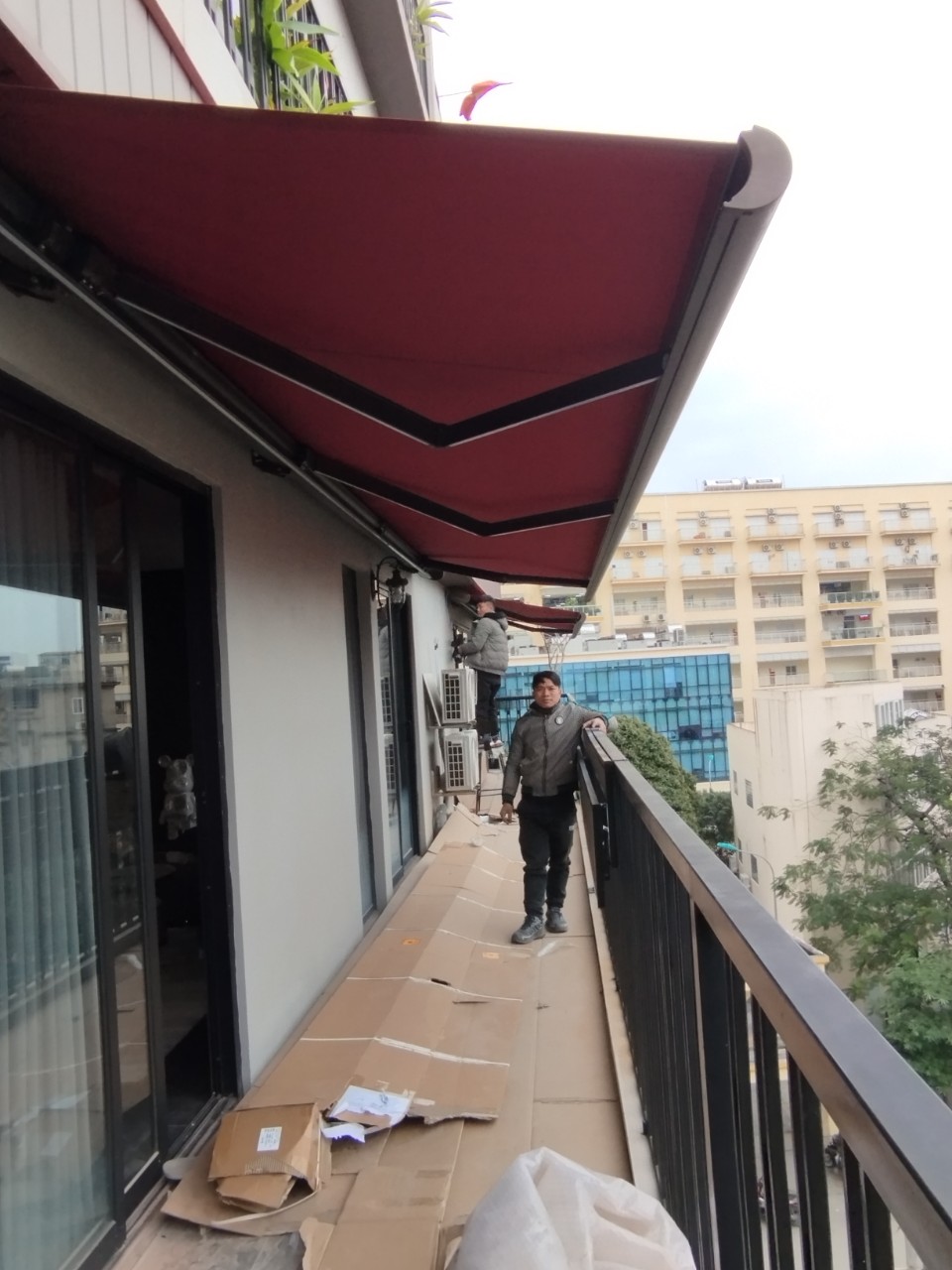 Đơn vị lắp đặt mái che kéo tay uy tín chất lượng