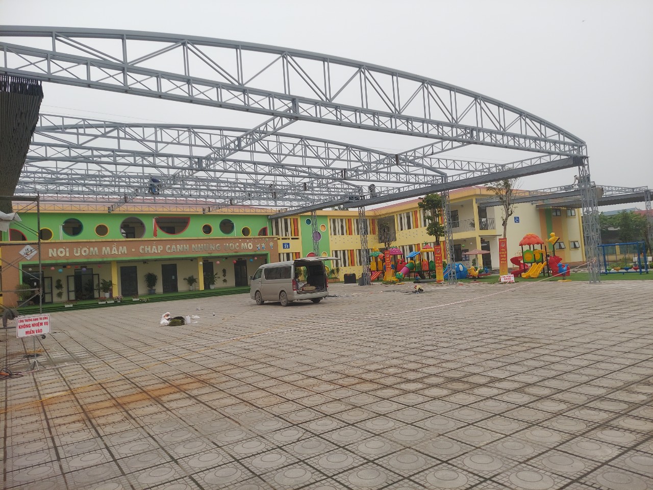 Đơn vị lắp đặt mái hiên di động Hà Nội giá rẻ uy tín