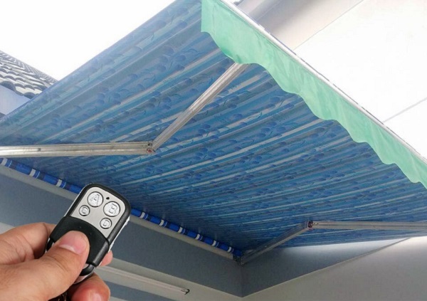 Lắp đặt mái hiên điều khiển từ xa thiết kế sang trọng 2024