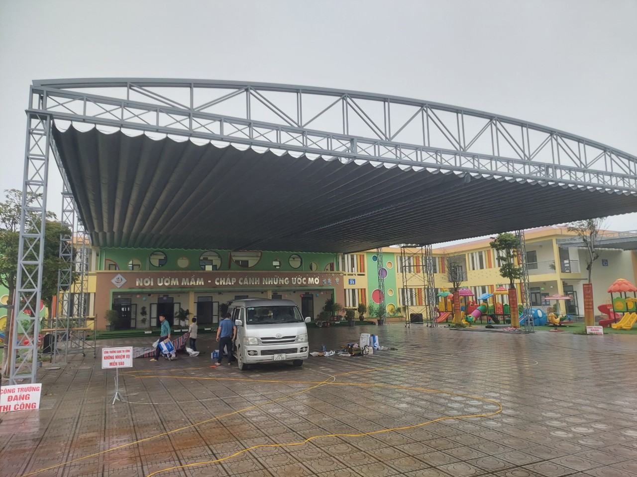 Lắp đặt mái xếp điều khiển từ xa tại Hà Nội giá rẻ 7 z4590494162251 022 c804a20822864c5ff443fc35add847d3