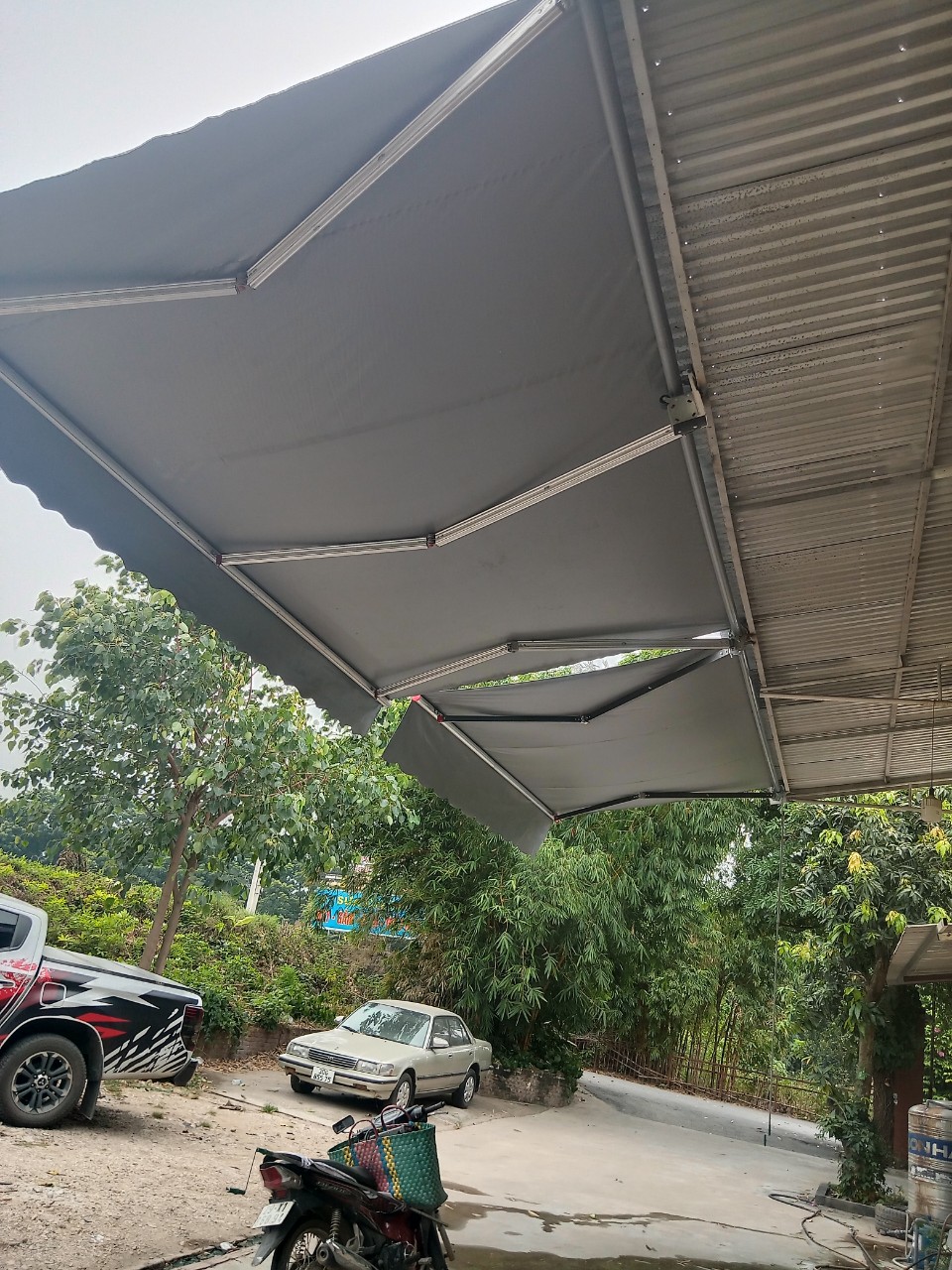 Siêu thị Hoà Phát cung cấp bạt quay mái hiên rẻ nhất Hà Nội