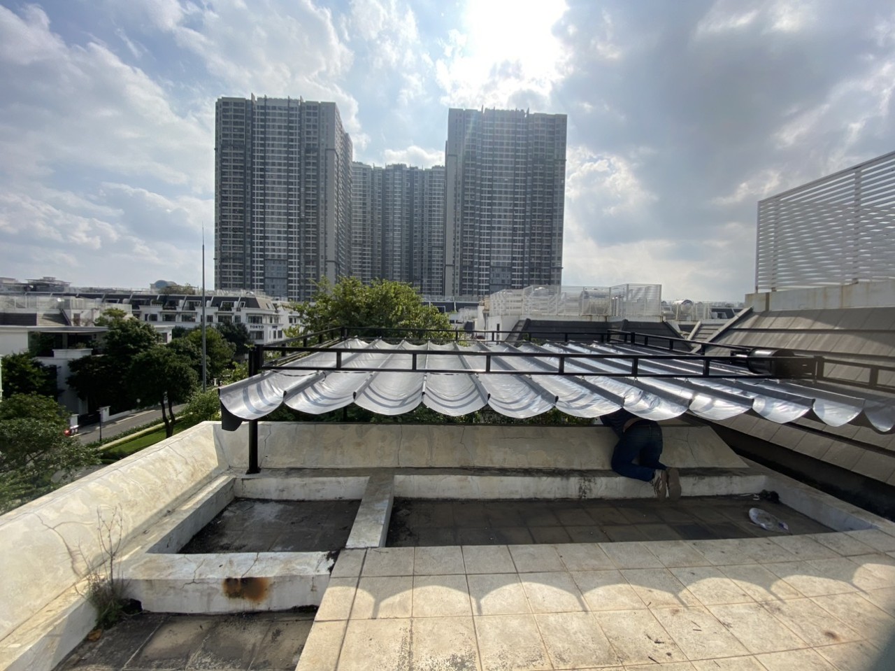 Thi công lắp đặt mái hiên di động giá rẻ mẫu mới 2023