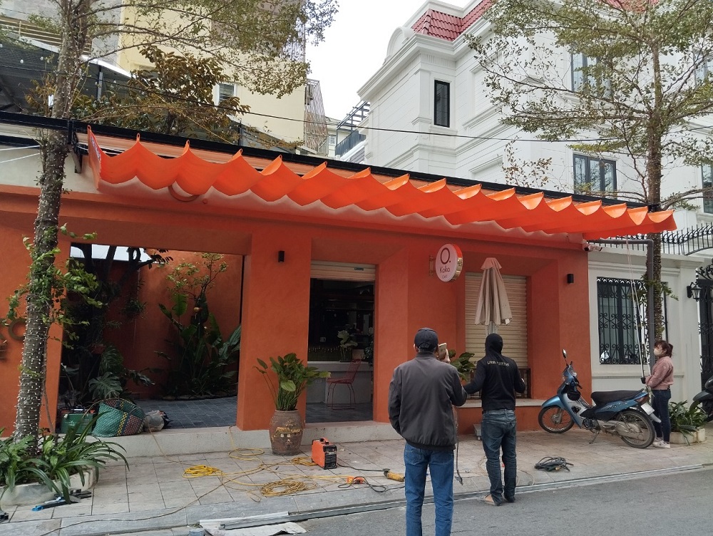 Thiết kế thi công lắp đặt với giá mái che bạt kéo tốt nhất